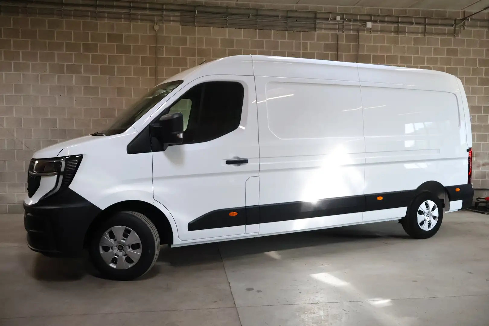 Renault Master L3H2 150 PK MT6| Airco| CarPlay| CC| LED| Sensoren Wit - 1