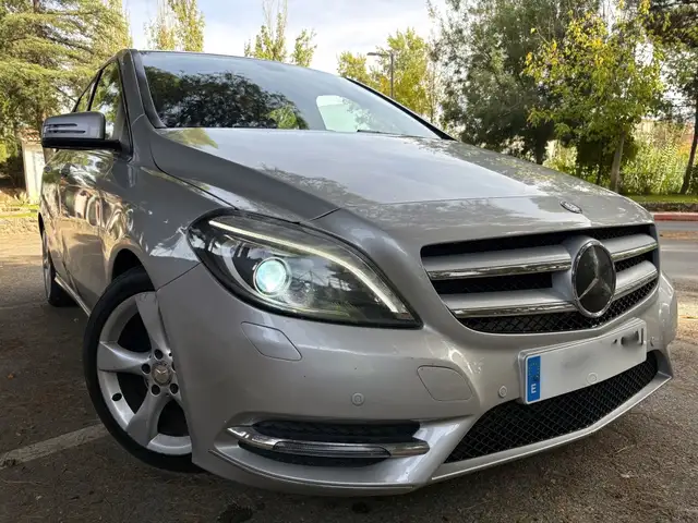 Mercedes-Benz B 200 200d 7G-DCT