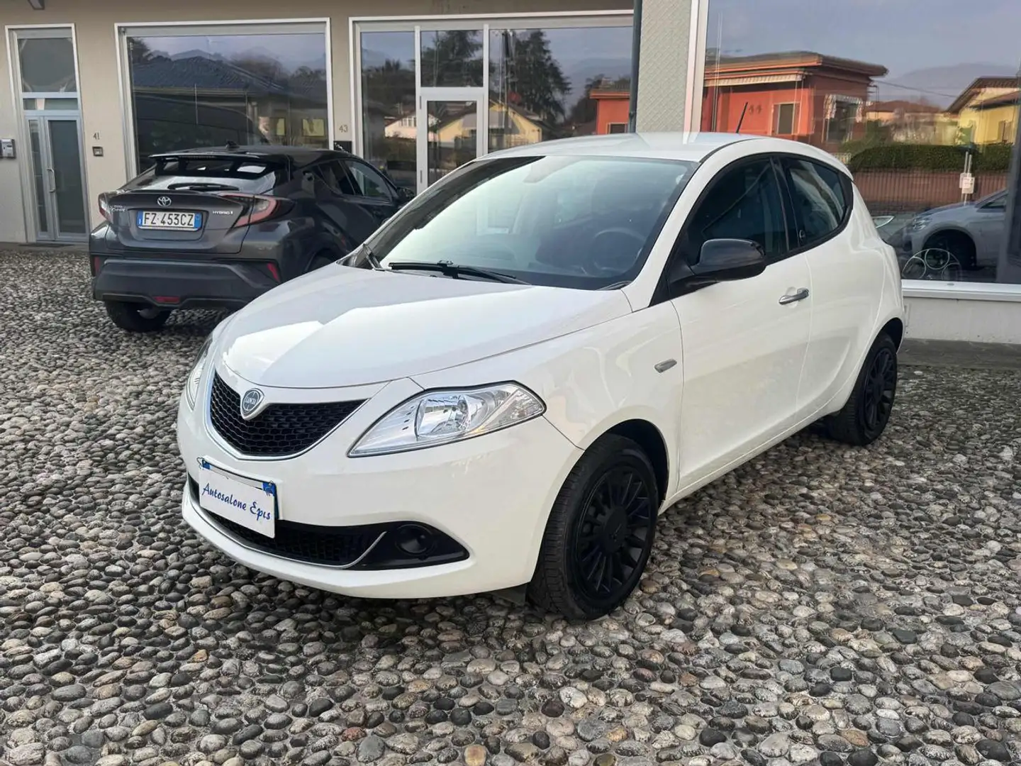 Lancia Ypsilon 1.0 FireFly 5 porte S&S Hybrid Ecochic Silver Blanc - 2