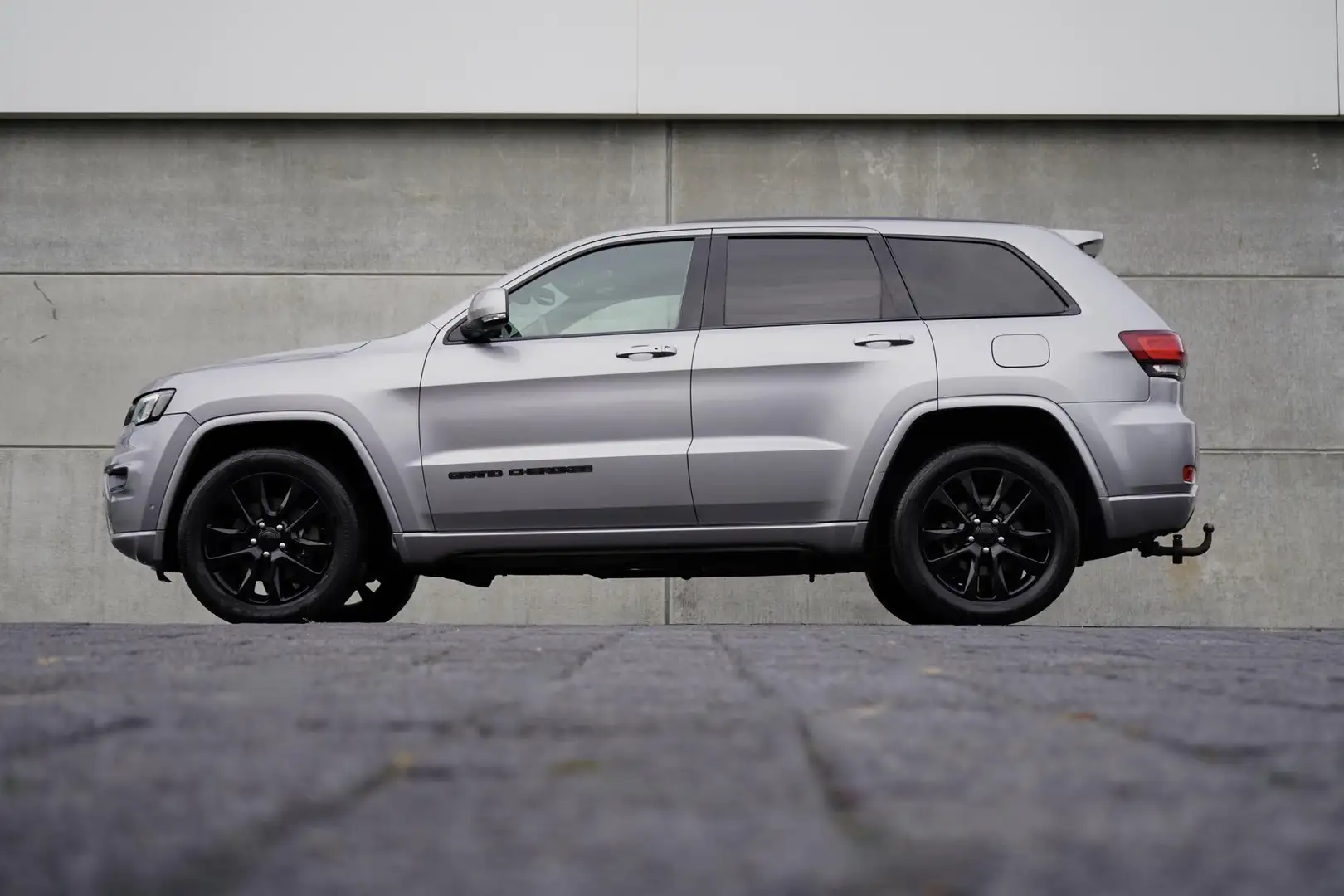 Jeep Grand Cherokee 3.0 CRD Night Eagle VAN GRIJS KENTEKEN Grigio - 2
