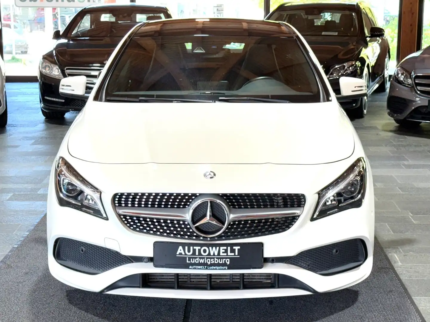 Mercedes-Benz CLA 250 AMG Line LED-PANO-NAVI-LEDER Blanc - 2