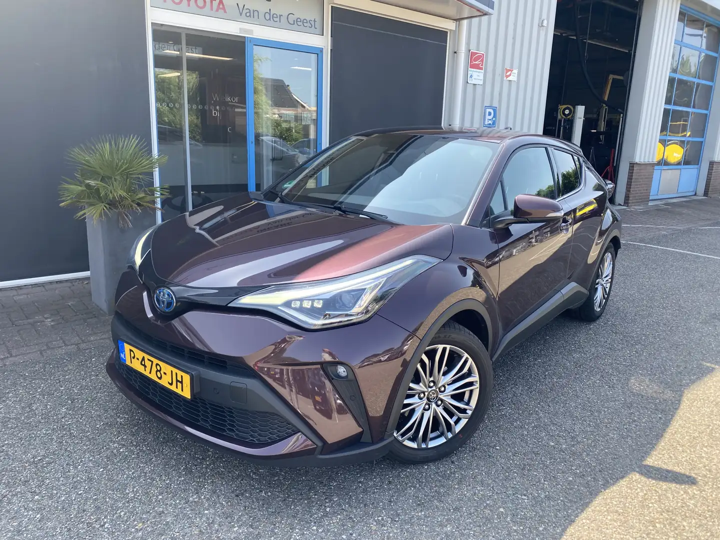 Toyota C-HR 2.0 Hybrid Executive Burdeos - 2