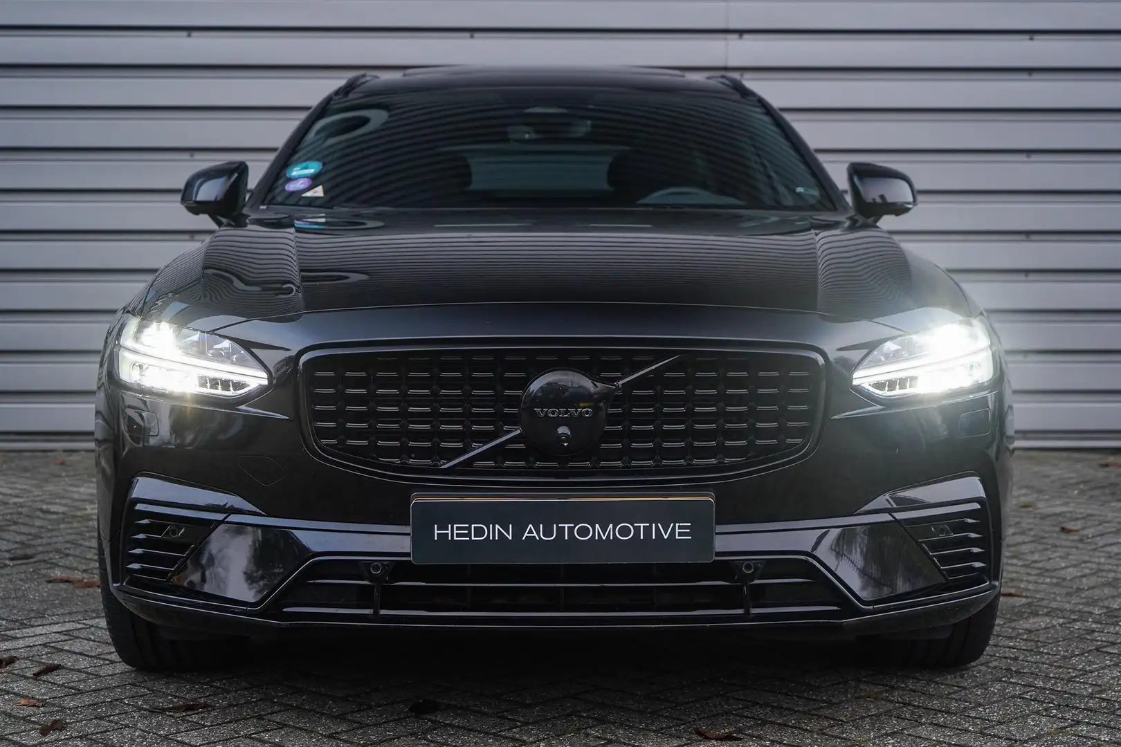 Volvo V90 2.0 T6 Plug-in hybrid AWD Ultimate Dark | Google o Zwart - 2