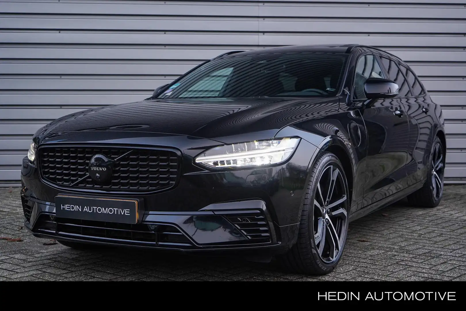 Volvo V90 2.0 T6 Plug-in hybrid AWD Ultimate Dark | Google o Zwart - 1