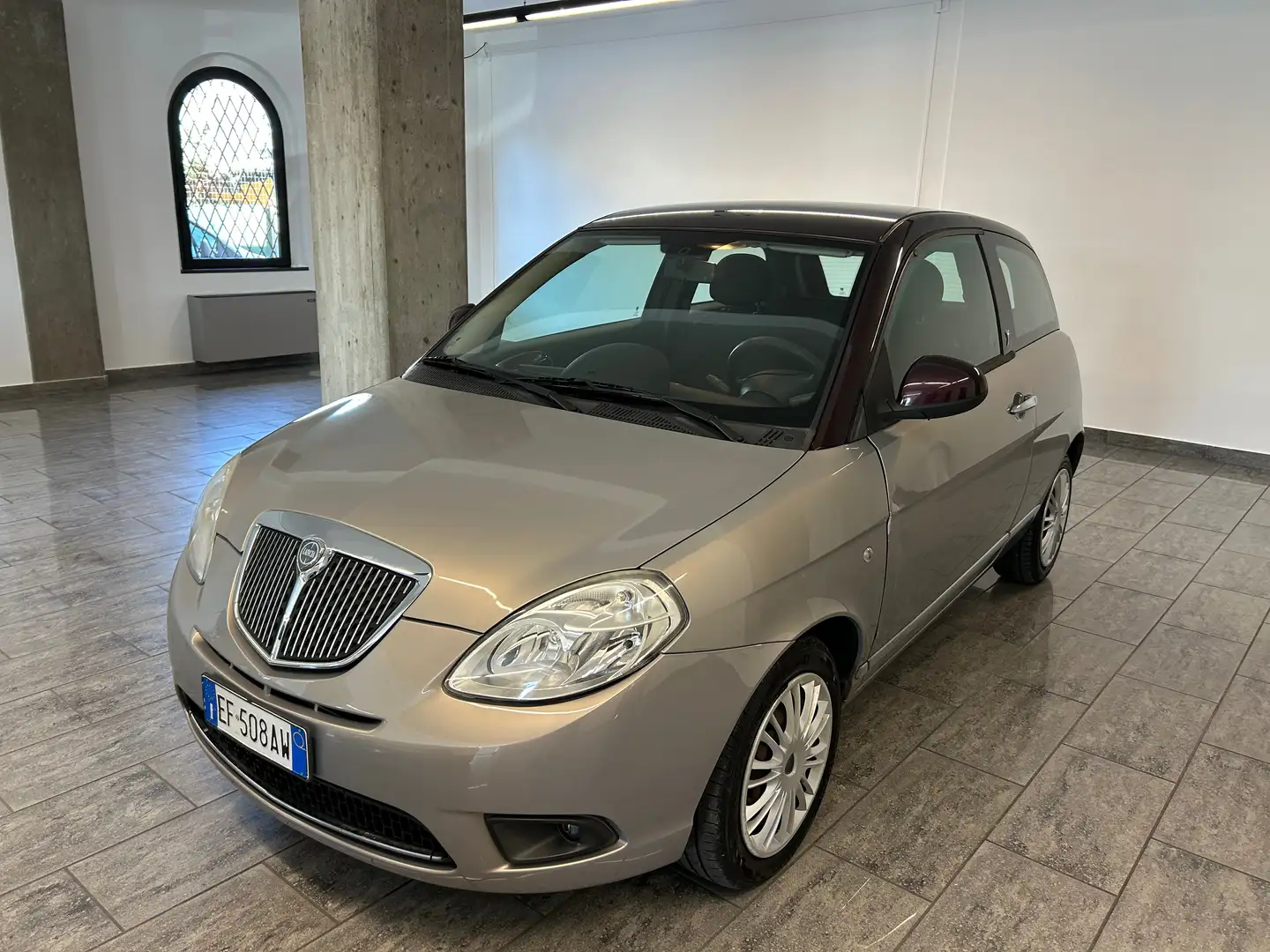 Lancia Ypsilon 1.3 mjt 16v Elle 102.939KM Grau - 1
