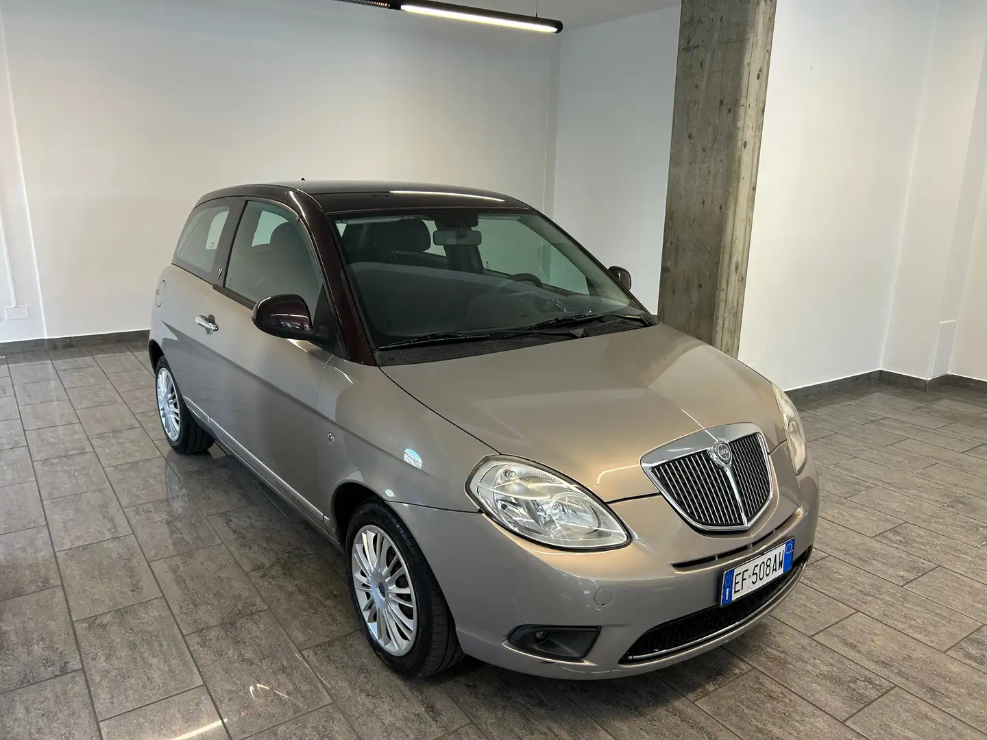 Lancia Ypsilon 1.3 mjt 16v Elle 102.939KM Grau - 2