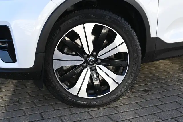 Volvo XC40 view 10