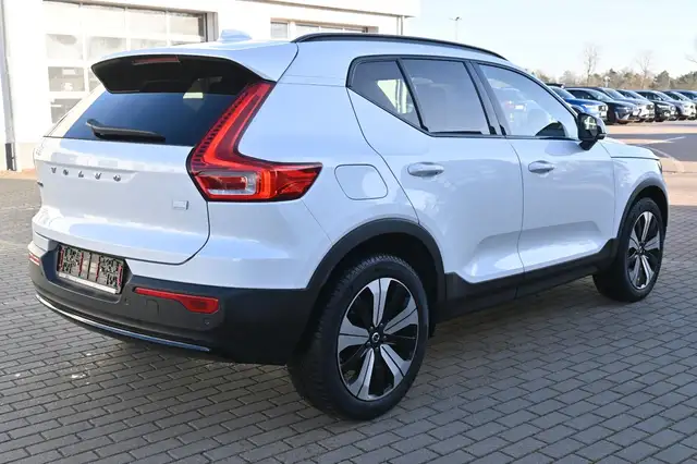 Volvo XC40 view 5