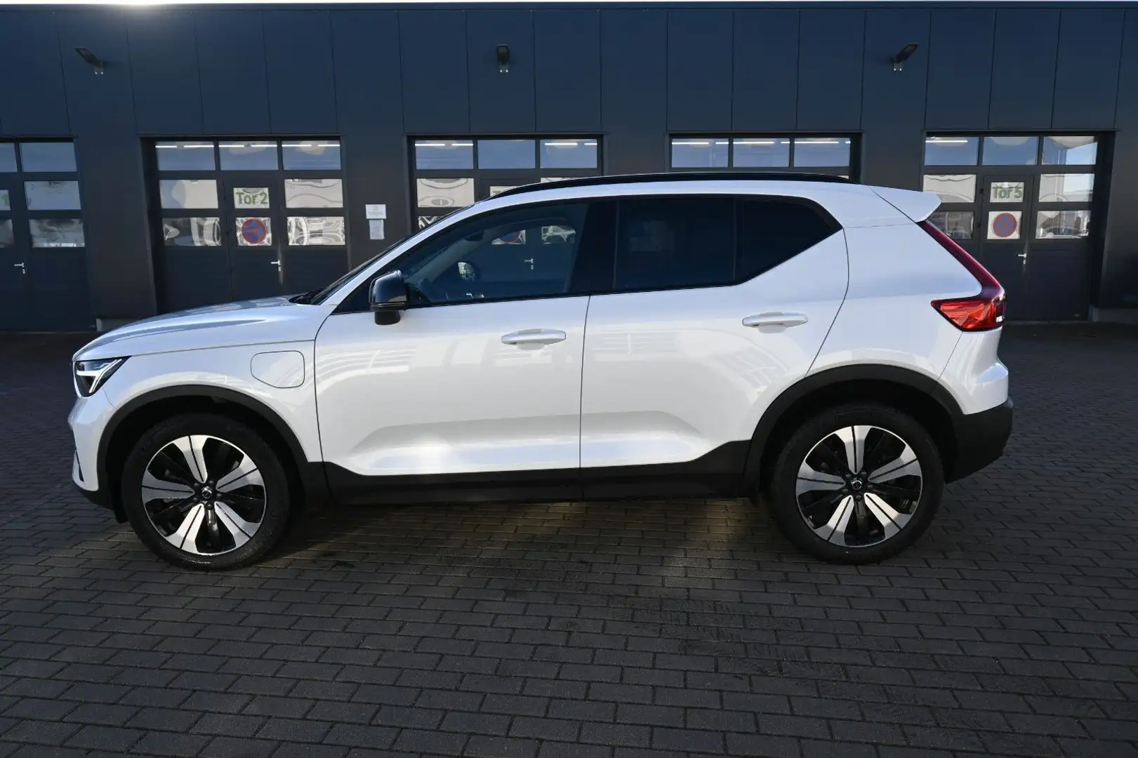 Volvo XC40 T5 Recharge Plus Dark*H&K*BLIS*RFK Weiß - 2