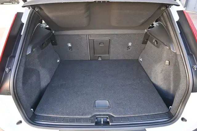 Volvo XC40 view 15