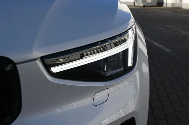 Volvo XC40 view 9