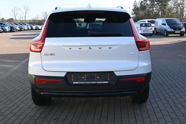 Volvo XC40 view 4