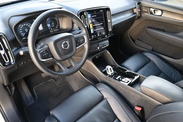 Volvo XC40 view 11