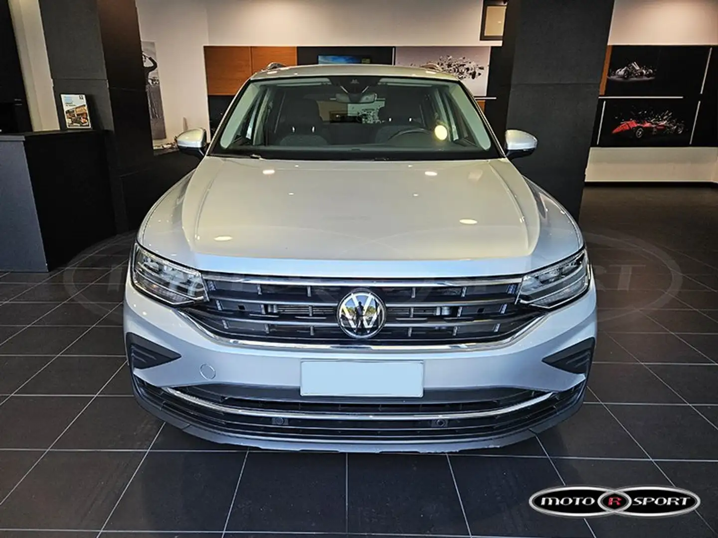 Volkswagen Tiguan 2.0 tdi Life 150cv dsg Plateado - 2