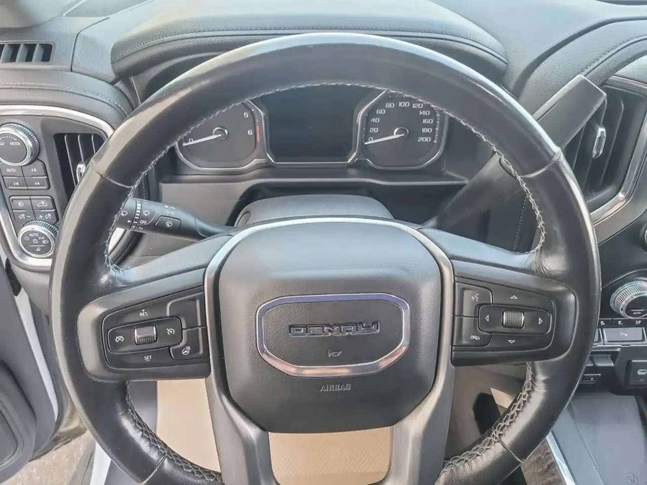 GMC Sierra 1500 photo GMC Sierra 1500