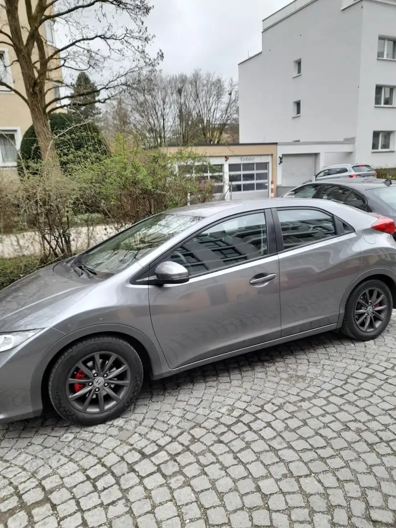 Honda Civic 1.8 i-VTEC Executive - 1