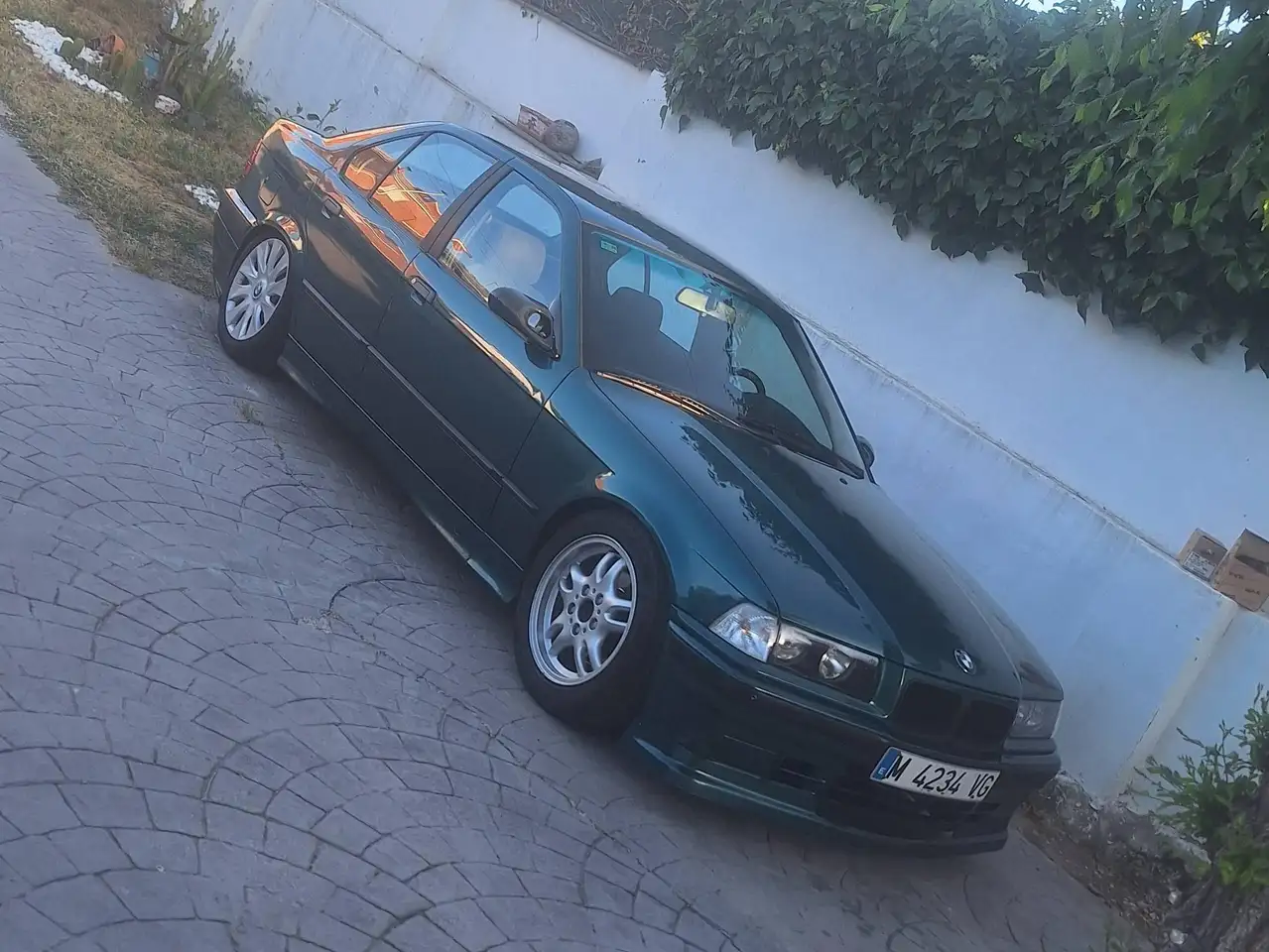 BMW 320i, foto 2