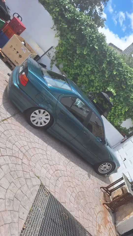 BMW 320i, foto 6