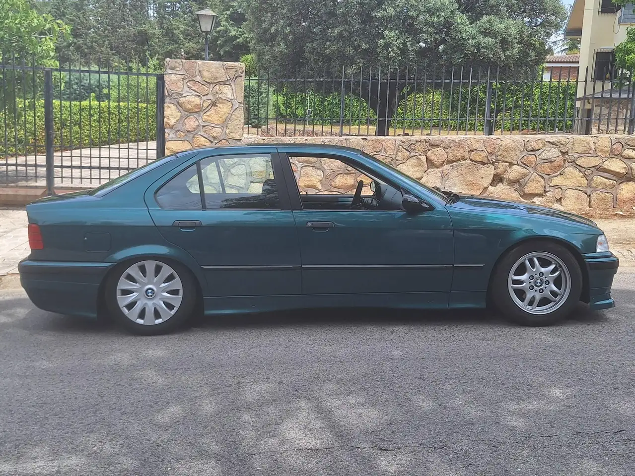 BMW 320i, foto 4
