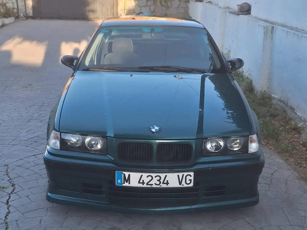 BMW 320i, foto 1