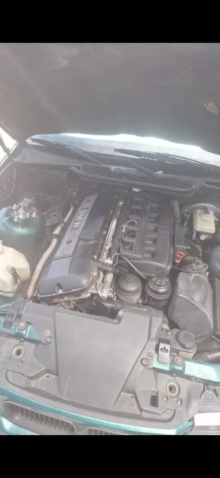 BMW 320i, foto 9