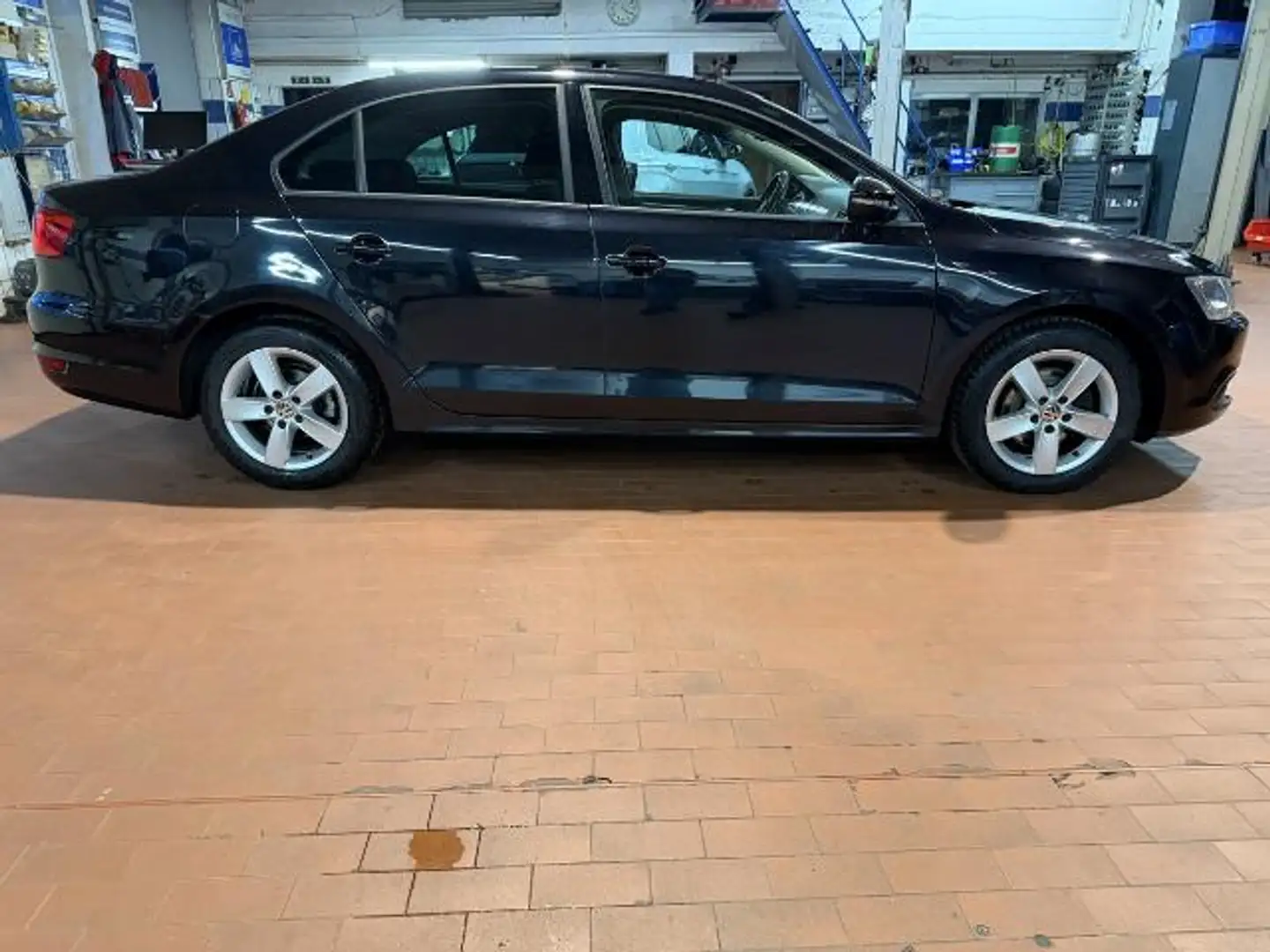 Volkswagen Jetta 1.2 TSI Comfortline Navi AT Motor Schwarz - 2