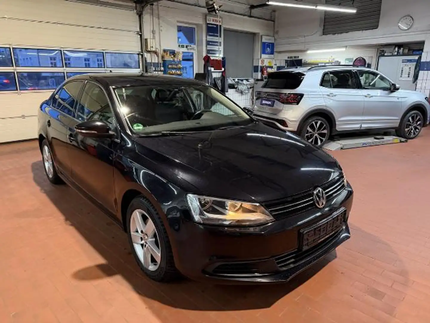 Volkswagen Jetta 1.2 TSI Comfortline Navi AT Motor Schwarz - 1
