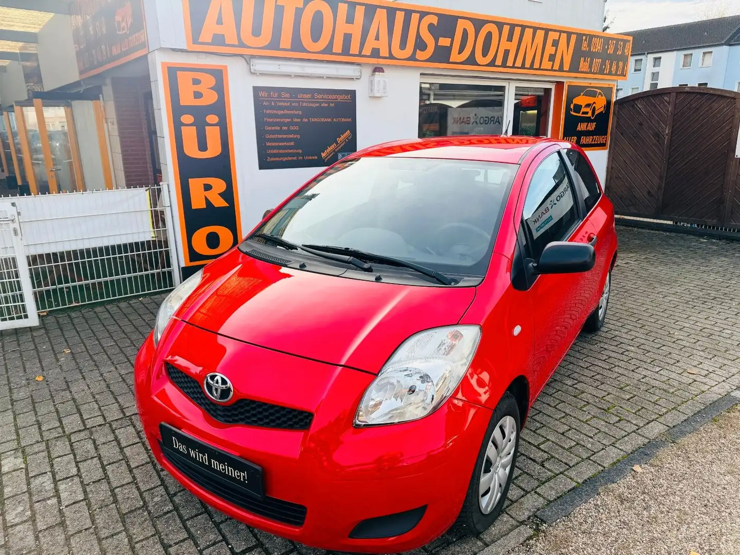 Toyota Yaris aus 2 Hand mit neuen Tüv + Scheckheft Rot - 1