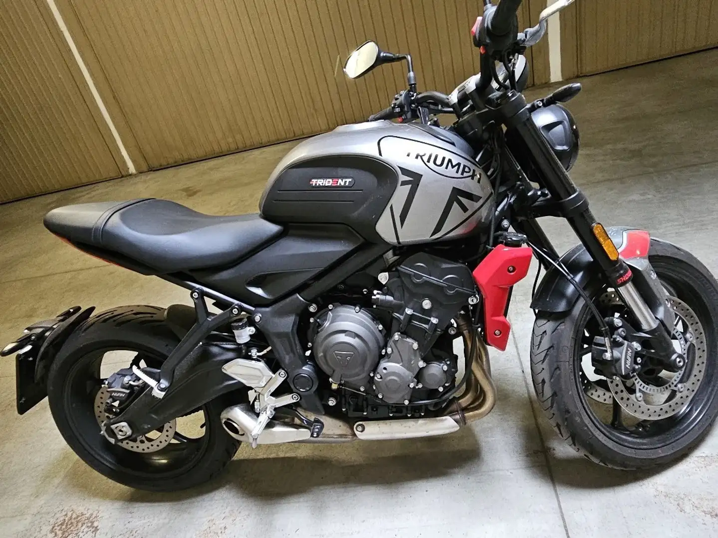 Triumph Trident 660 Nero - 1
