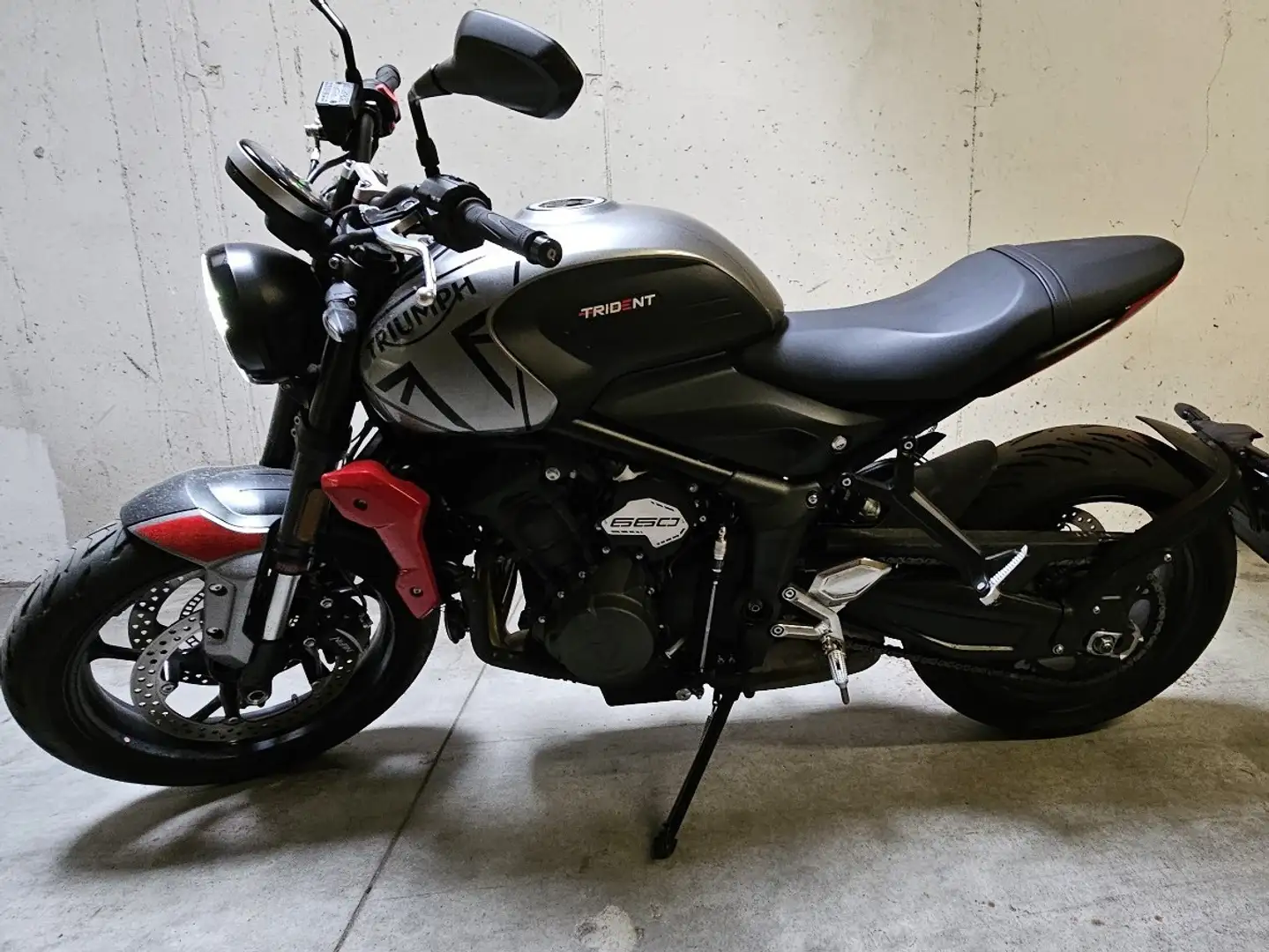 Triumph Trident 660 Nero - 2