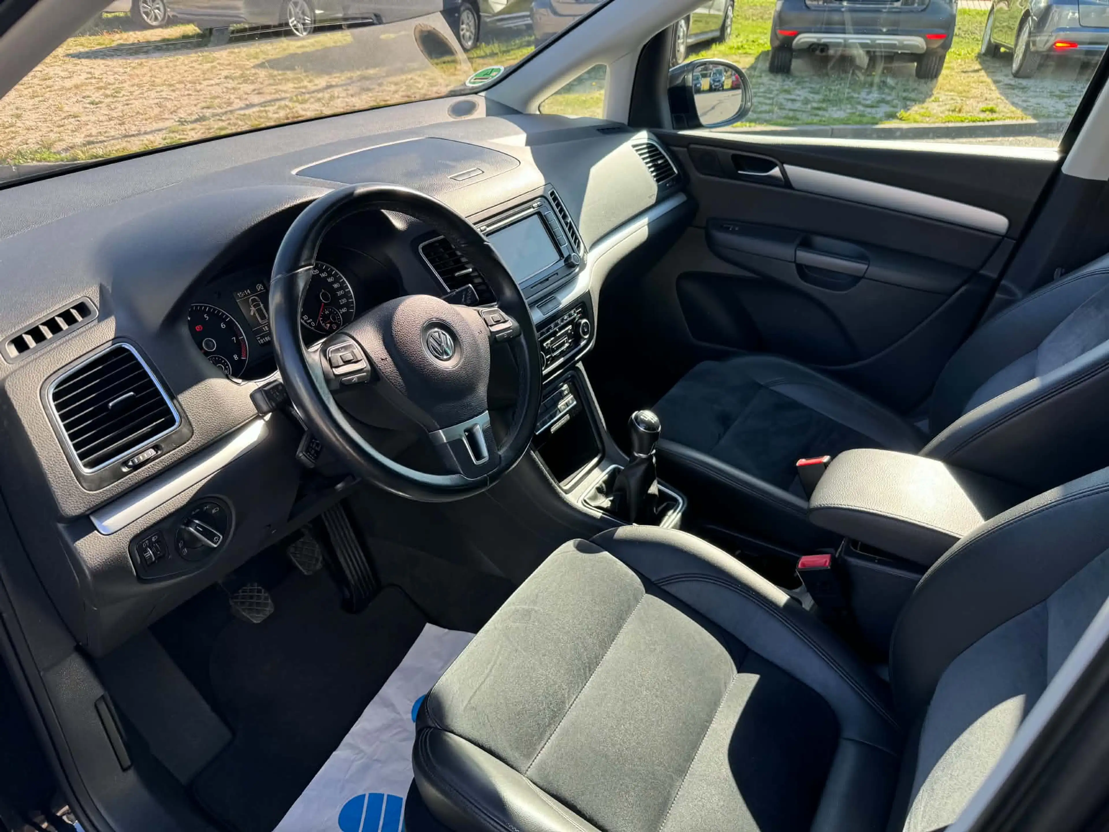 Volkswagen Sharan Highline BMT PDC - Panorama - SHZ — photo 9