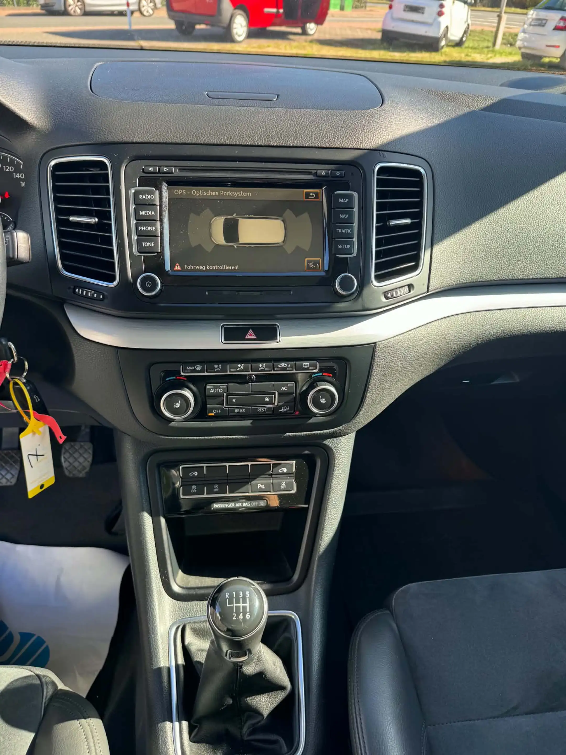 Volkswagen Sharan Highline BMT PDC - Panorama - SHZ — photo 12