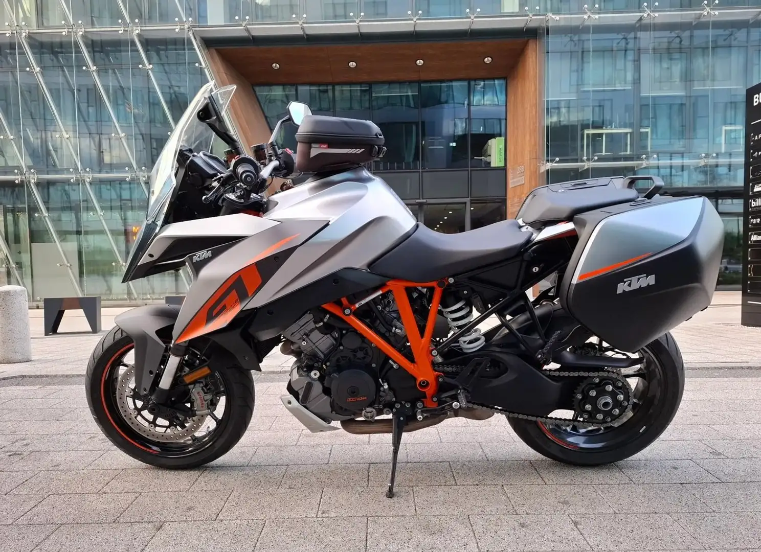 KTM 1290 Super Duke GT Оранжевий - 2