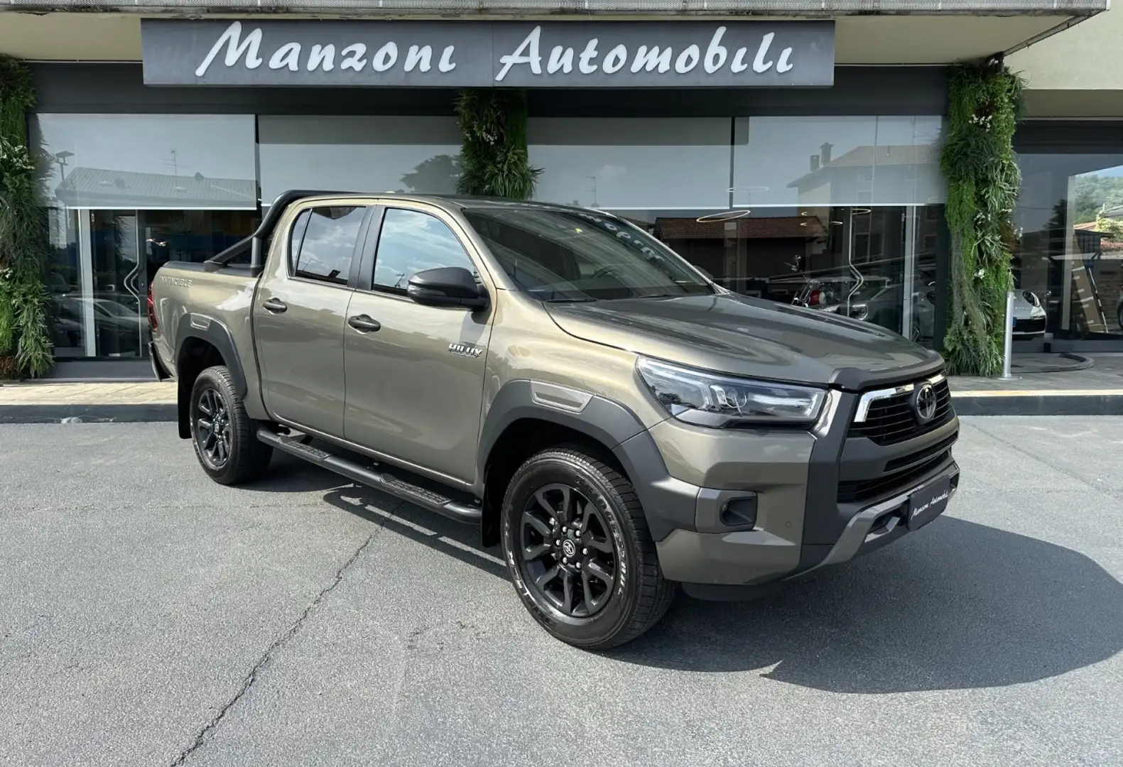 Toyota Hilux 2.4 D A/T 4WD Double Cab Invincible NETTO IVA Bronce - 1