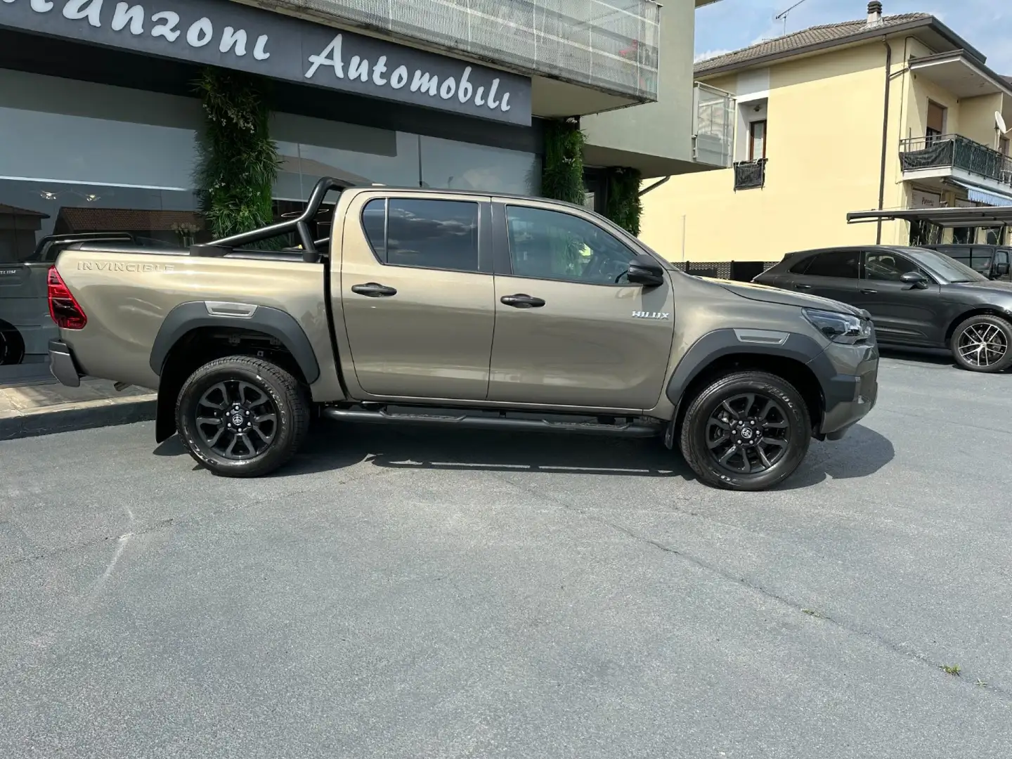 Toyota Hilux 2.4 D A/T 4WD Double Cab Invincible NETTO IVA Bronce - 2