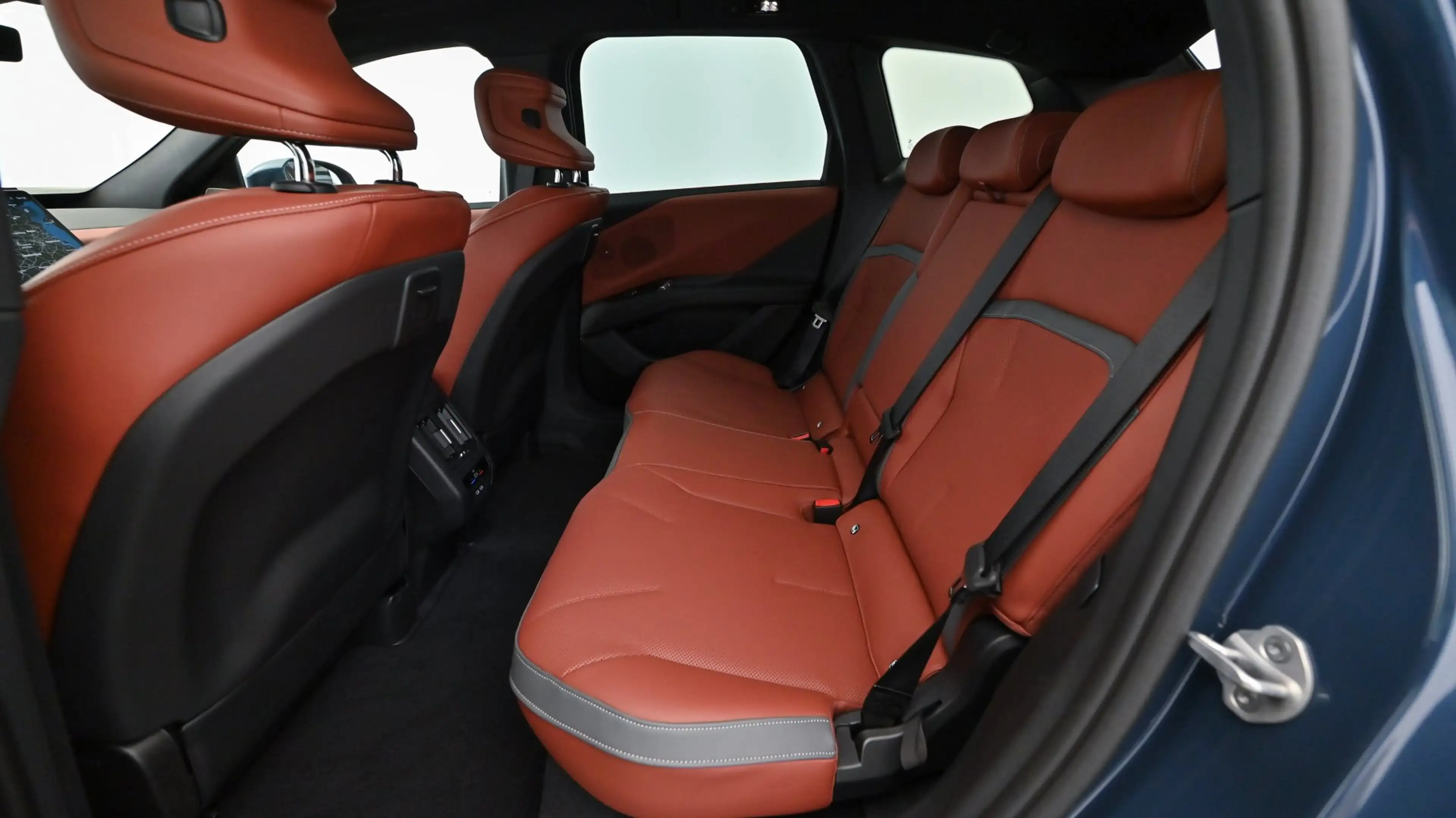 BMW iX3 50 xDrive *M-Paket/AHK/Masagesitz/Pano/360°/ACC/Adapt. LED/Innovationspaket/DA-Plus* — photo 12