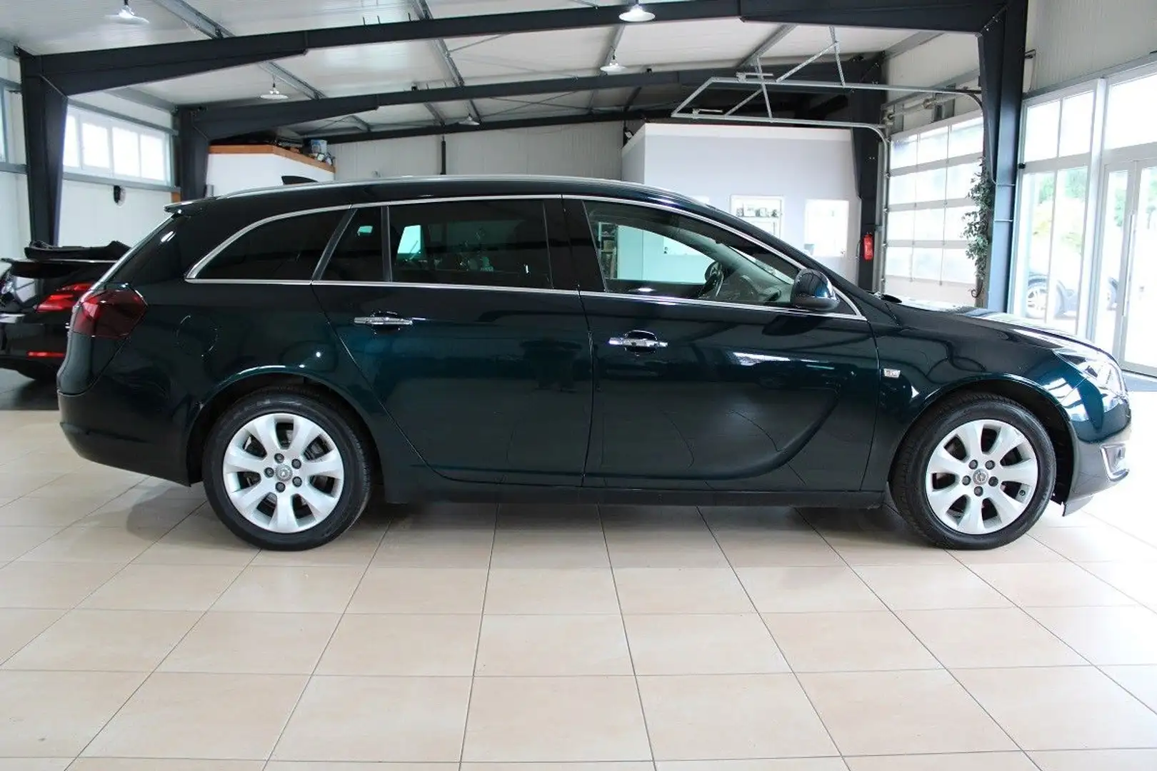 Opel Insignia A Sports 2,0 CDTi*AUTOMATIK*XENON*NAVi* Verde - 2