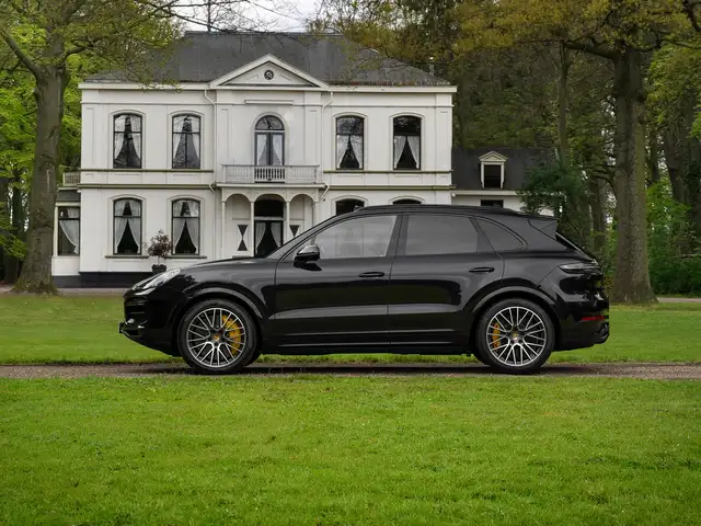 Porsche Cayenne 4.0 Turbo | 2e eigenaar | Pano-dak | Keramisch | 3