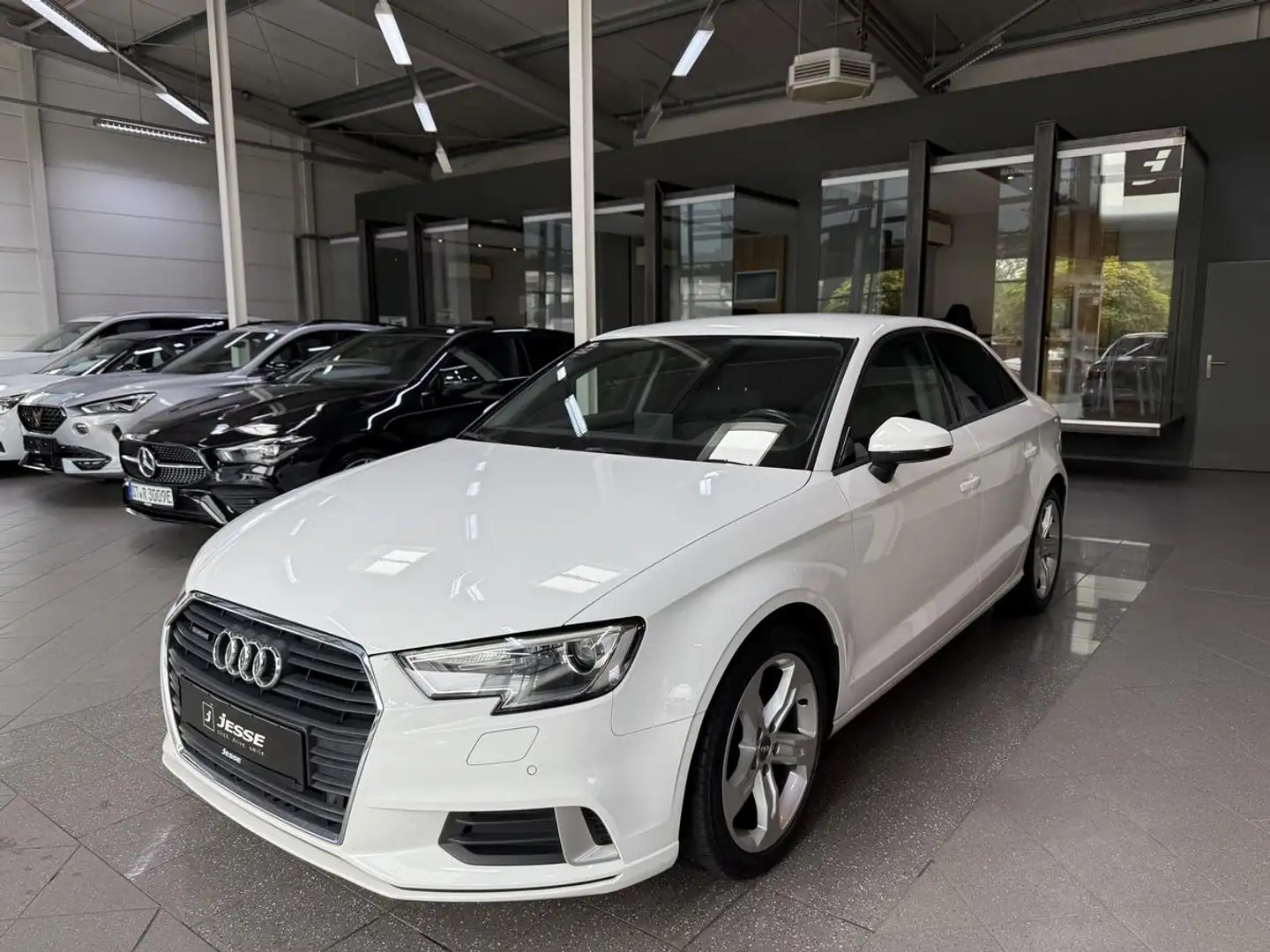Audi A3 2.0 TDI Lim. sport quattro Bi-Xenon Navi PDC SHZ Blanc - 1