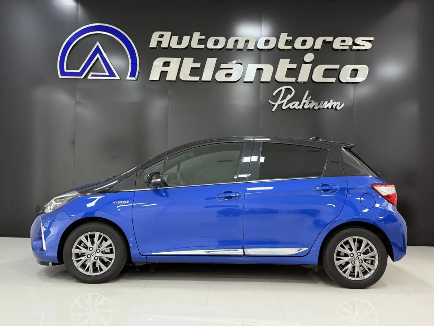 Toyota Yaris 100H 1.5 Feel! Limited Edition Blau - 2