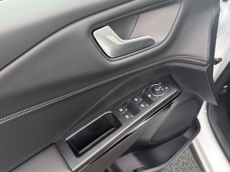Ford Puma Benzin Titanium — photo 13
