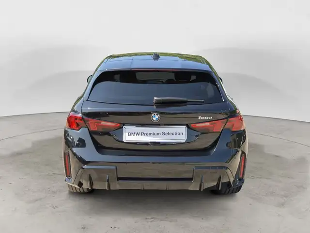 BMW 1 Series view 3