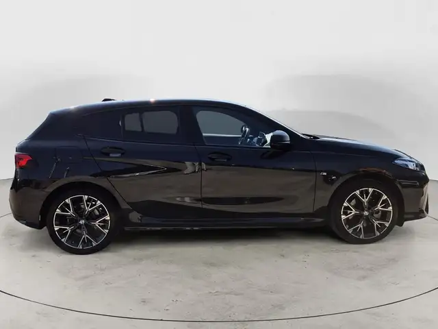 BMW 1 Series view 5