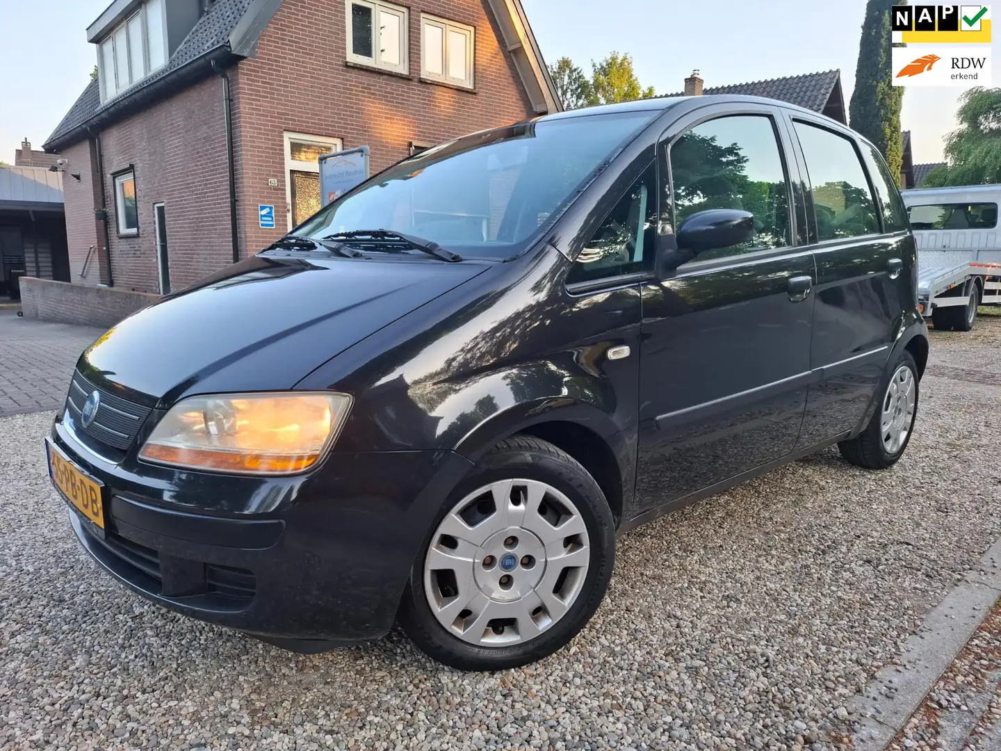 Fiat Idea 1.4-16V Dynamic airco hoge instap nette auto Fekete - 1
