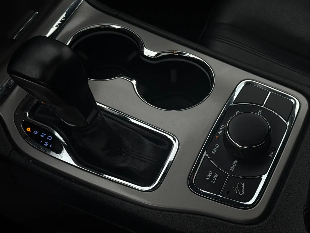 Jeep Grand Cherokee снимка Jeep Grand Cherokee