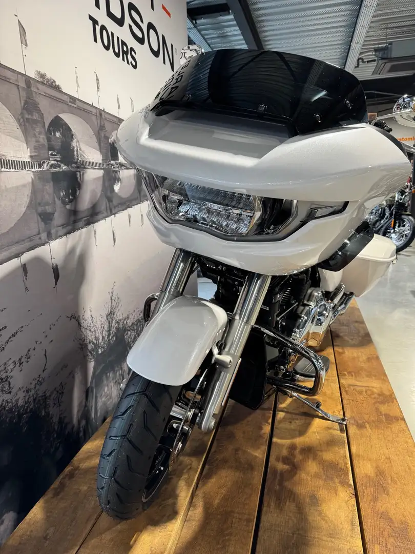 Harley-Davidson Road Glide Blanc - 2