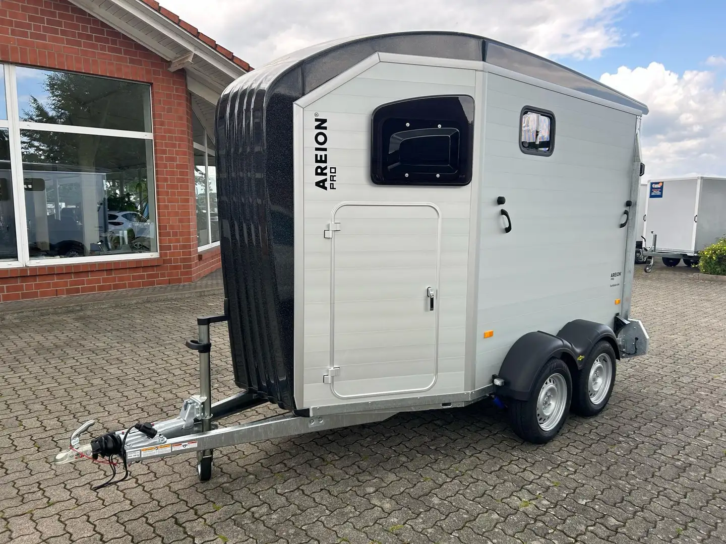 Humbaur Pferdeanhänger Areion Pro 2700 2,7t 100km/h Black - 1