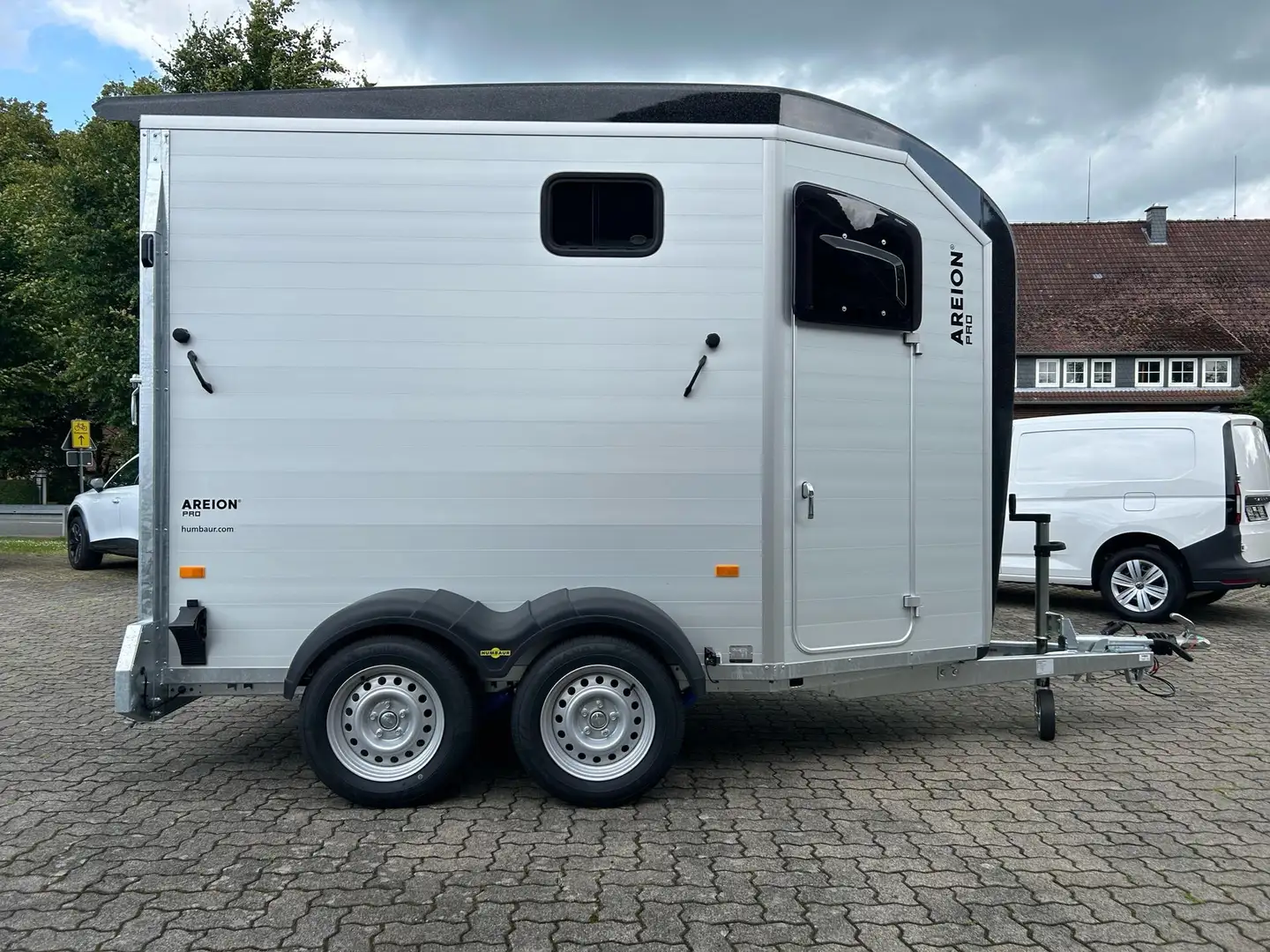 Humbaur Pferdeanhänger Areion Pro 2700 2,7t 100km/h Black - 2