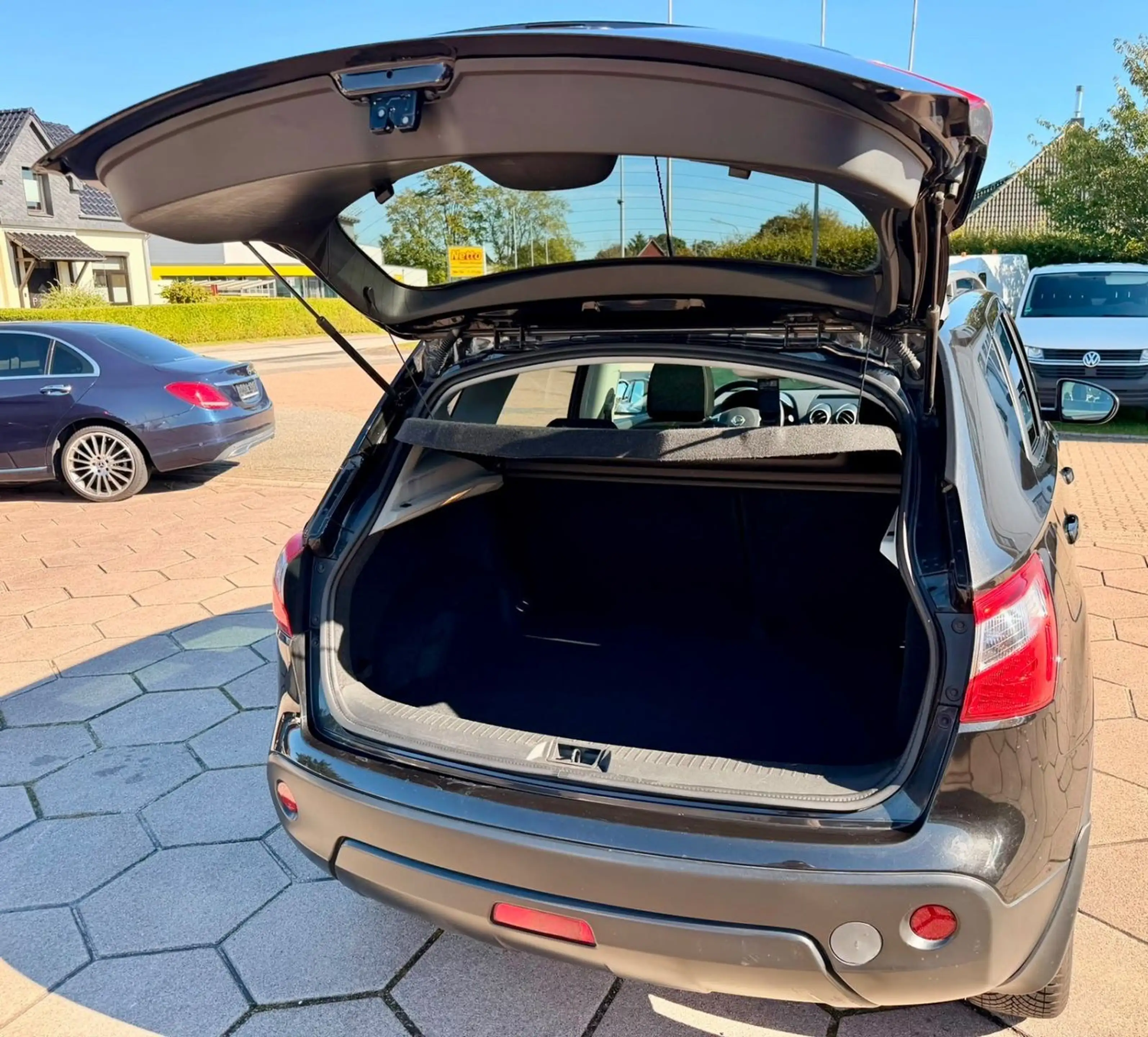 Nissan Qashqai 1.6 Tekna PANO NAVI 360° 1.HAND — photo 7