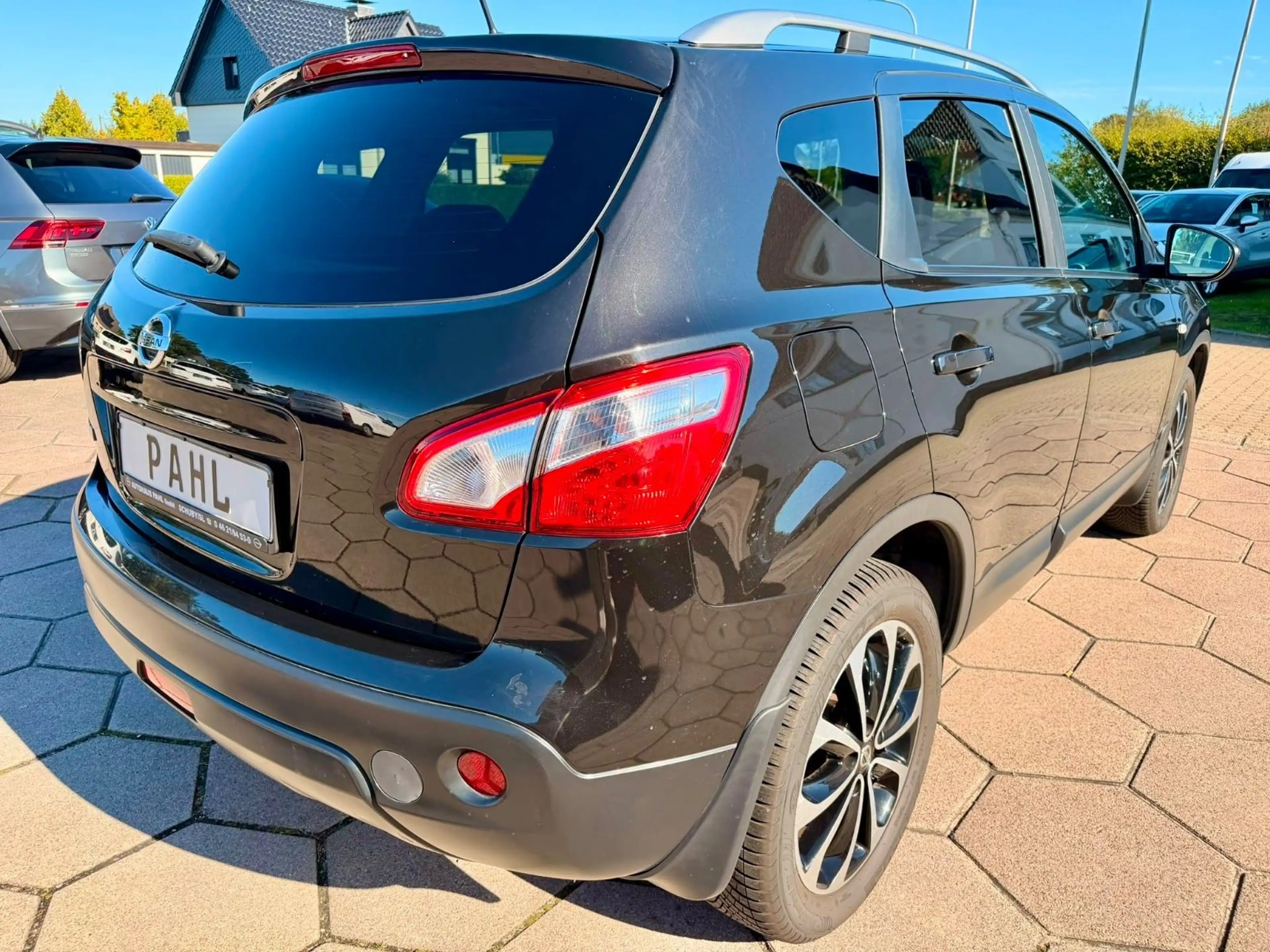 Nissan Qashqai 1.6 Tekna PANO NAVI 360° 1.HAND — photo 5
